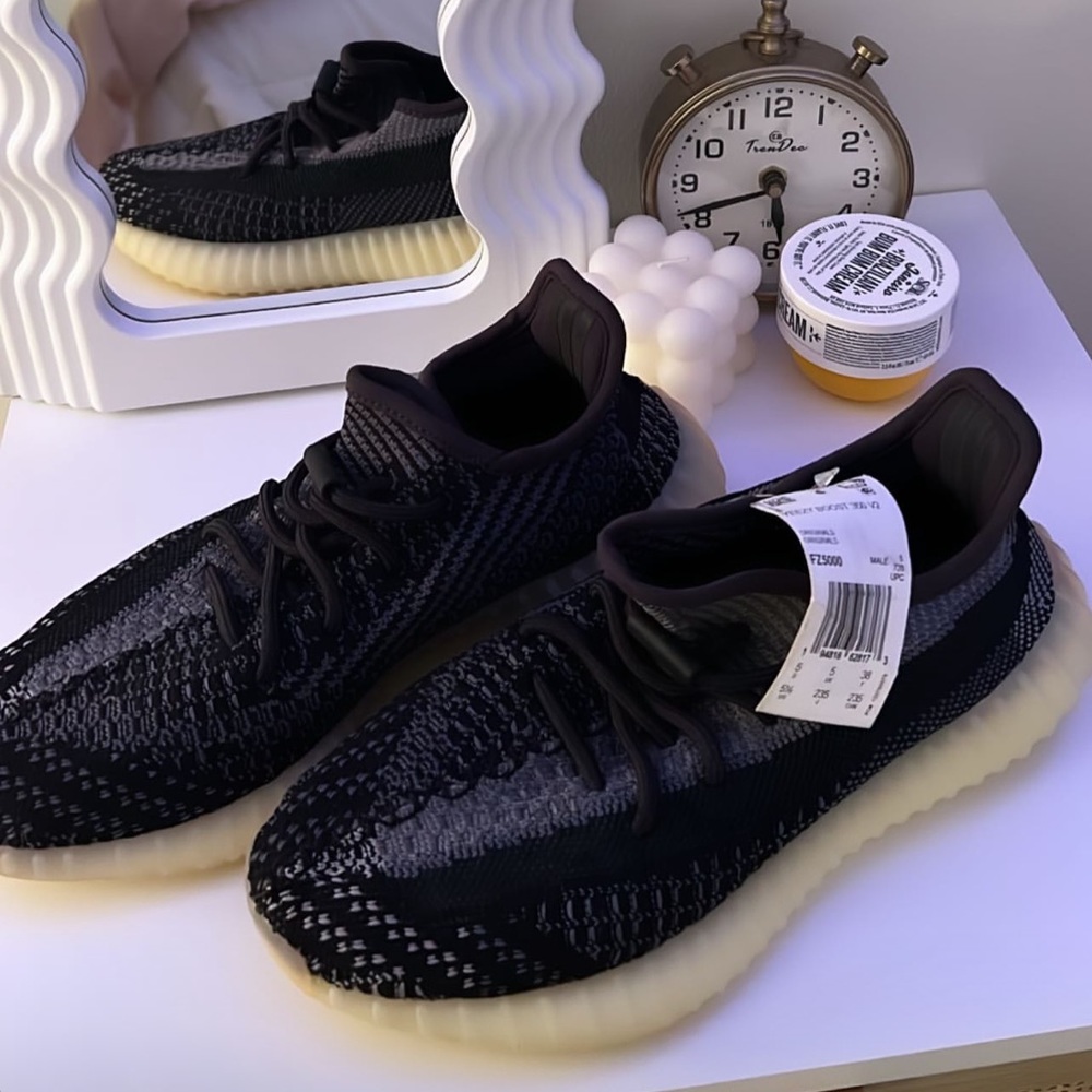 YEEZY BOOST